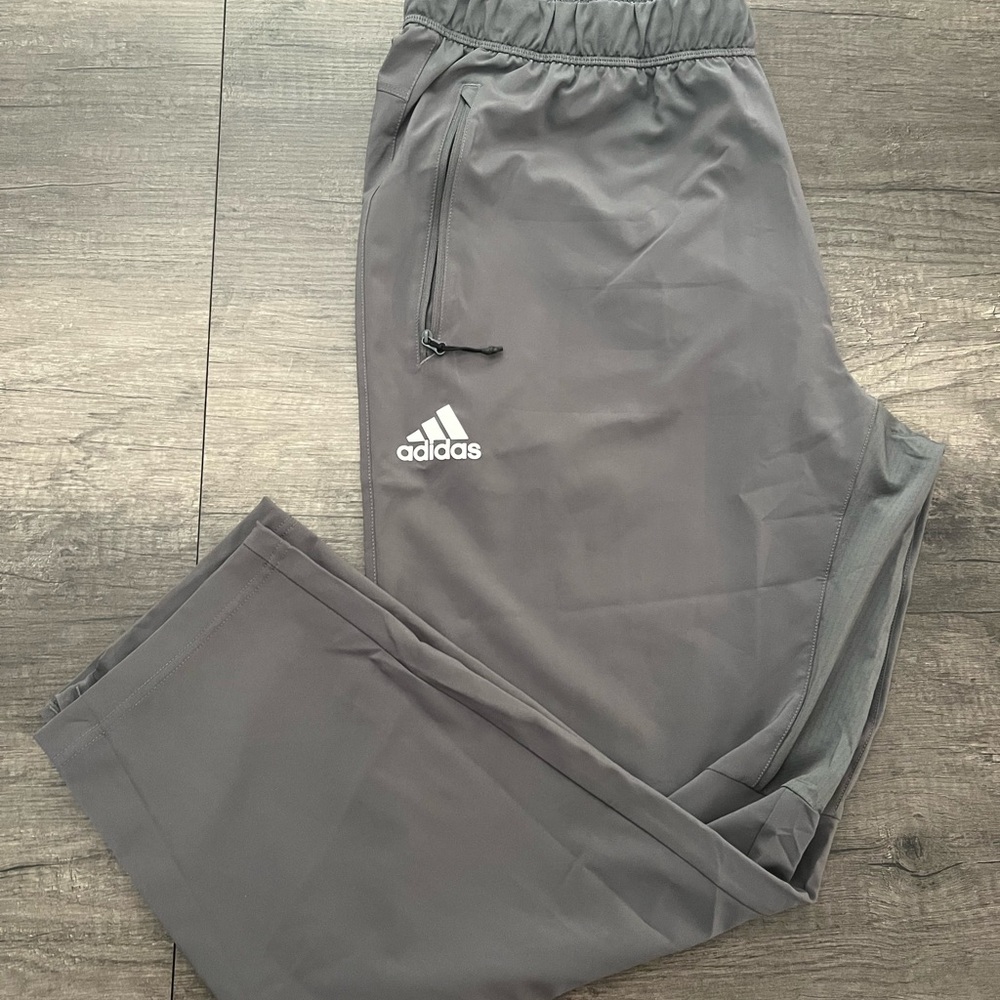 Adidas Woven Men’s Pant Size XL NWT